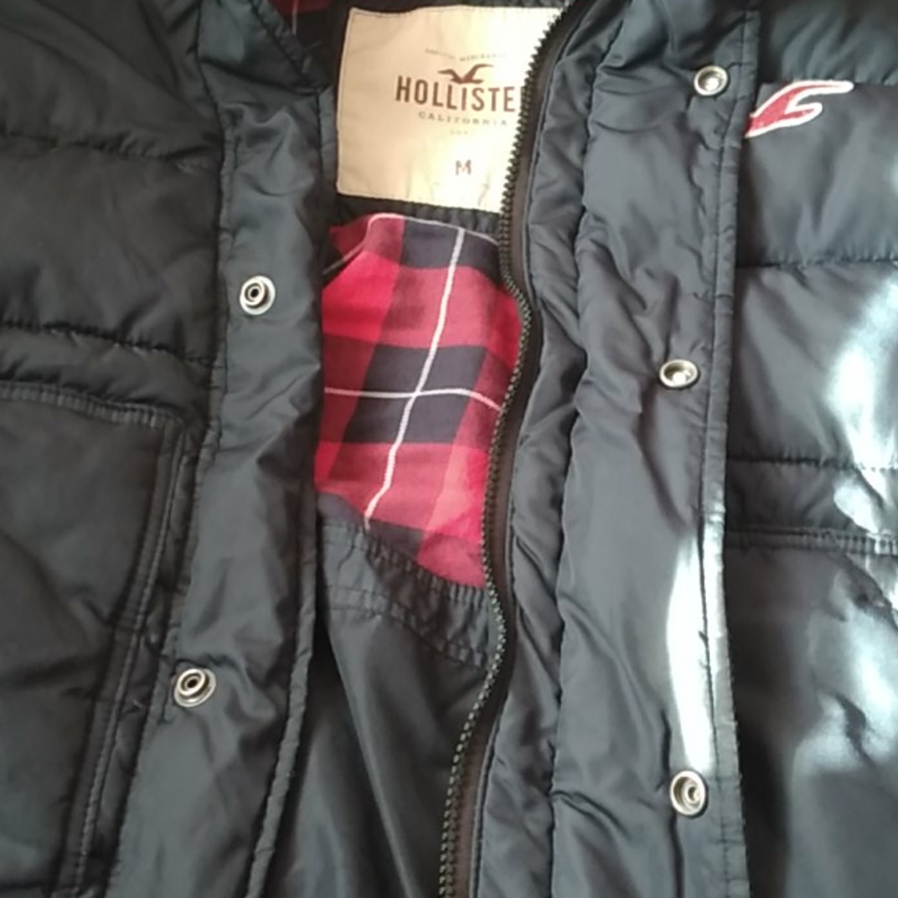 HOLLISTER HOODED VEST! - Picture 7 of 7